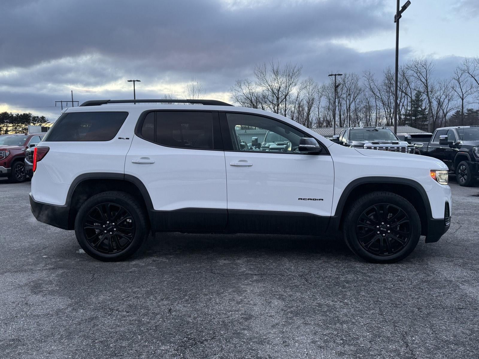 2023 GMC Acadia SLE