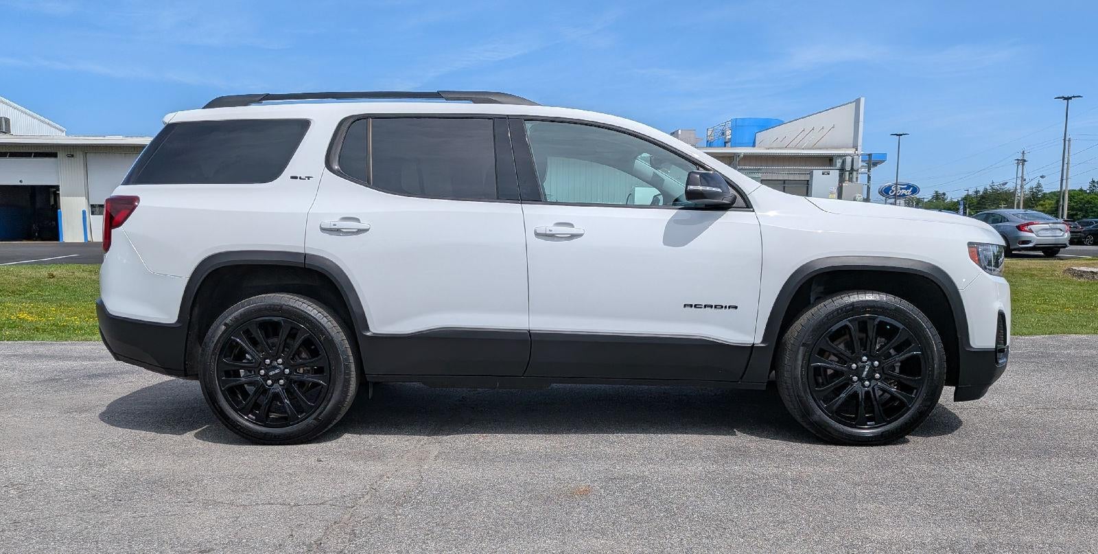 2023 GMC Acadia SLT
