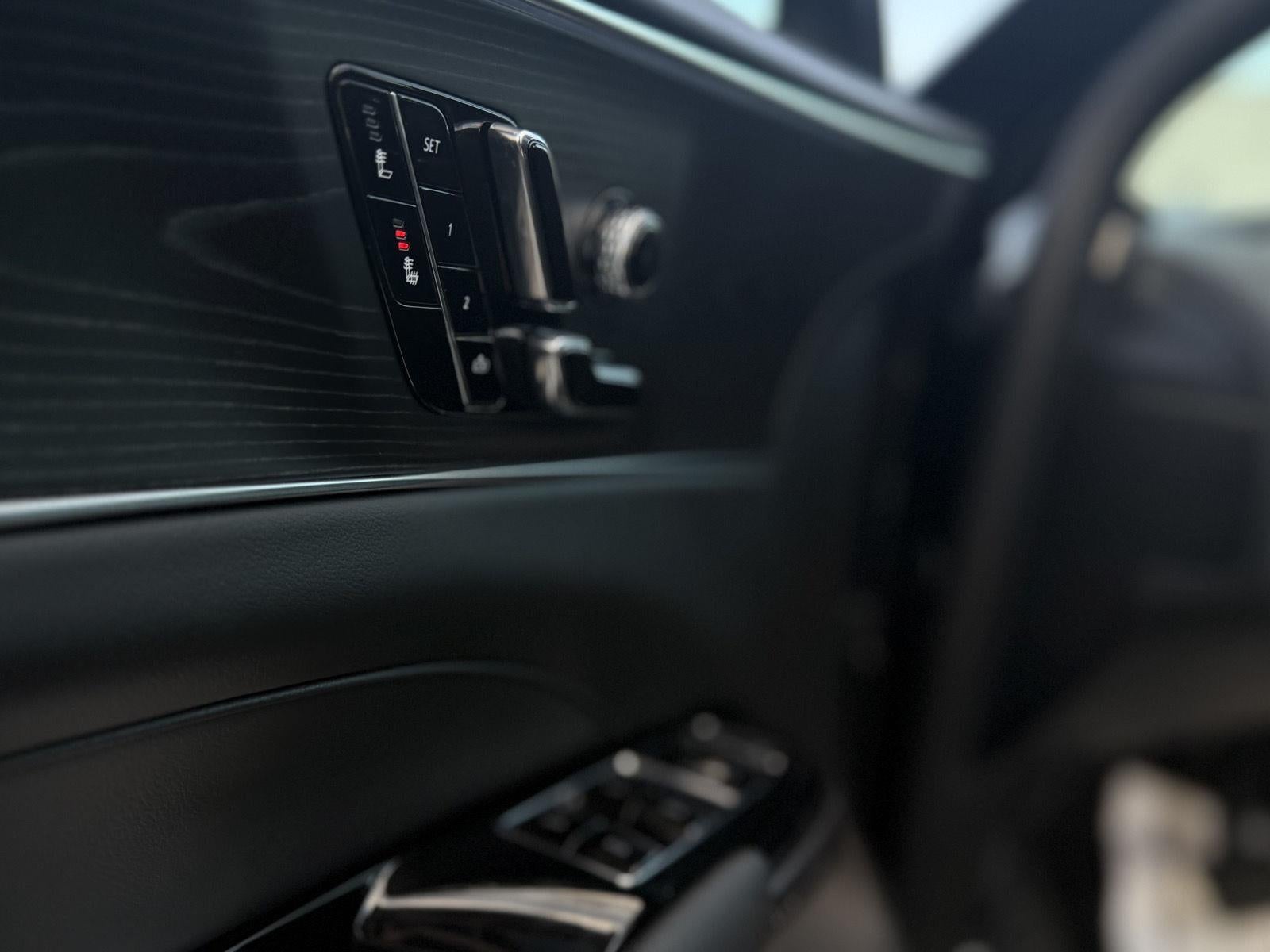 2025 Cadillac LYRIQ Luxury 1