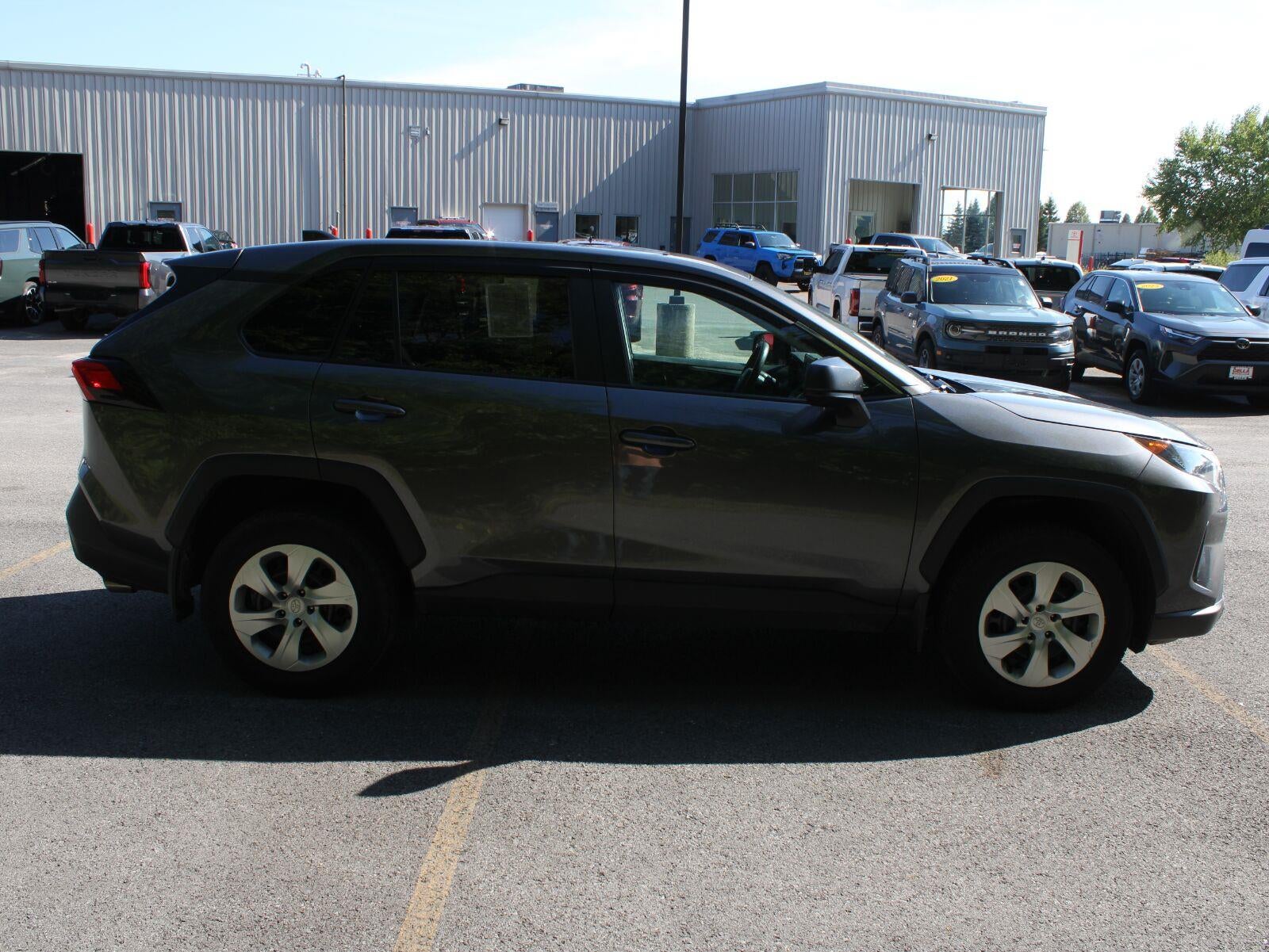 2022 Toyota RAV4 LE