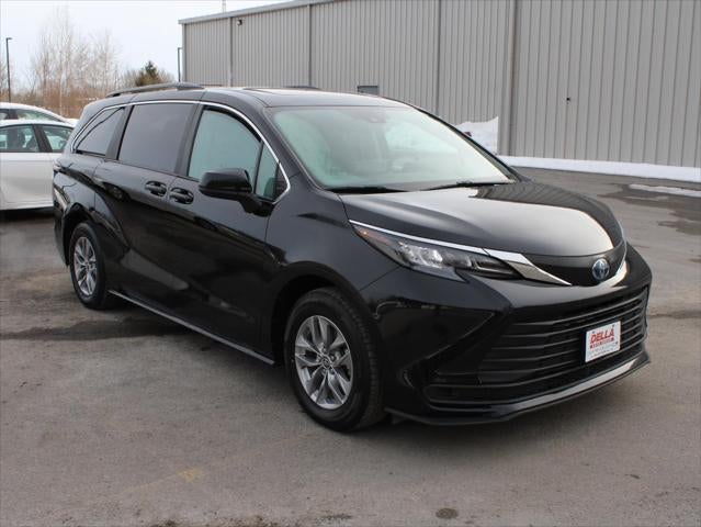 2024 Toyota Sienna LE