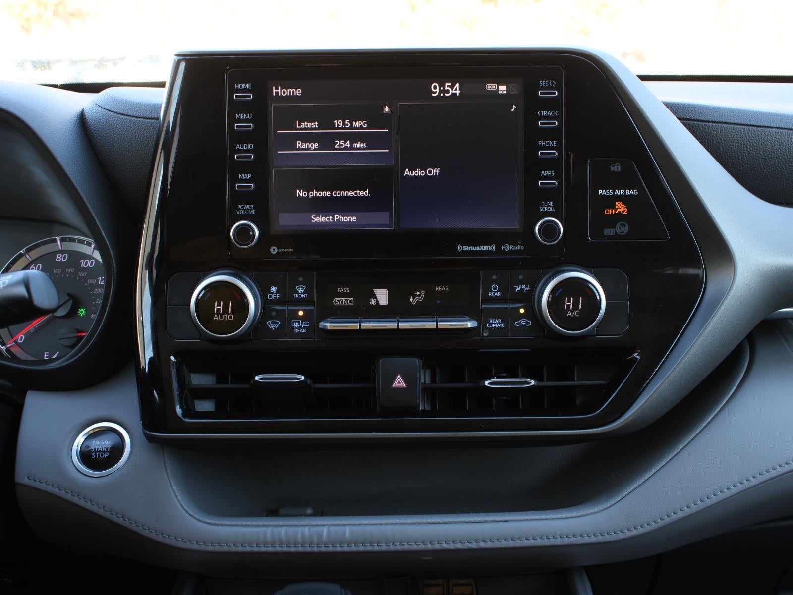 2020 Toyota Highlander LE