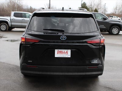 2022 Toyota Sienna LE