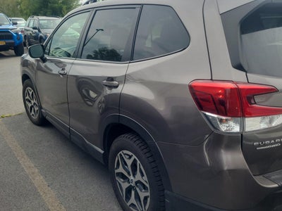 2022 Subaru Forester Premium