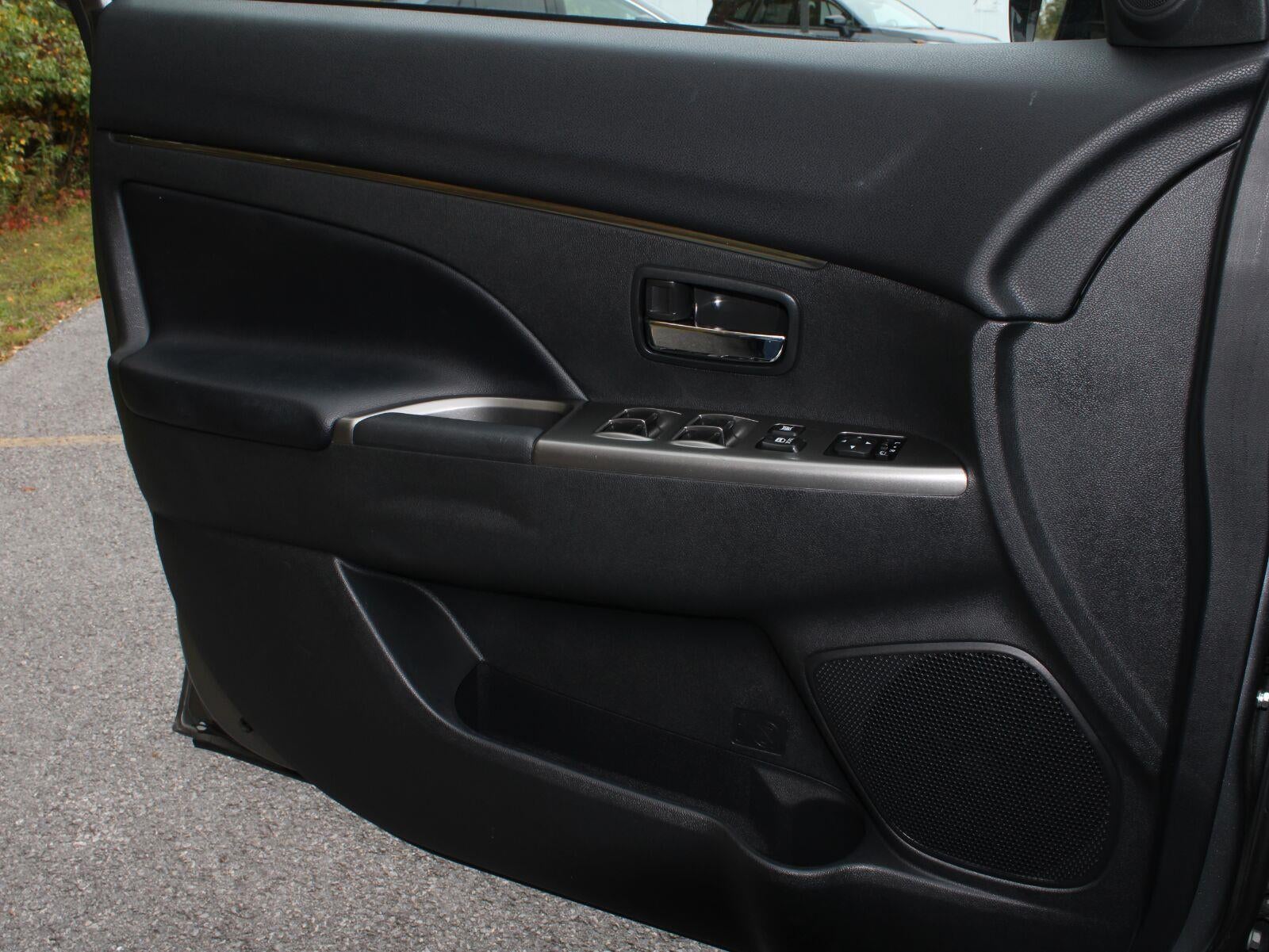 2025 Mitsubishi Outlander Sport SE