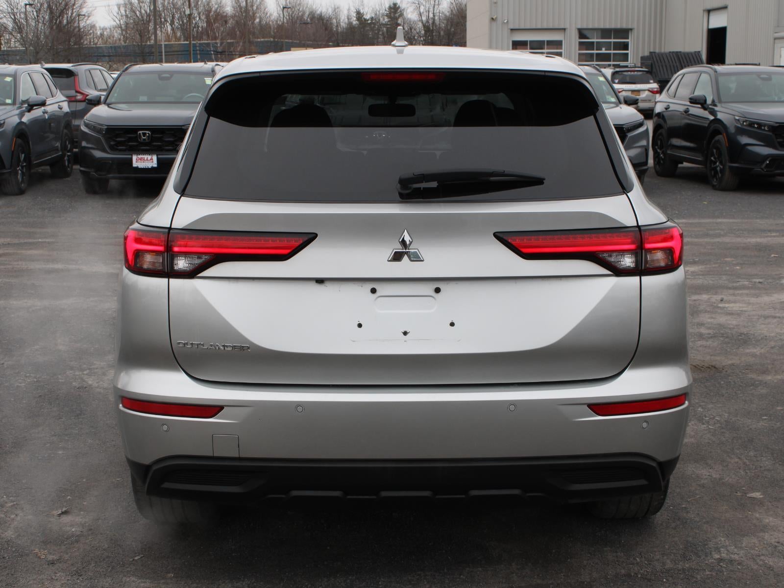 2022 Mitsubishi Outlander ES Front Wheel Drive CVT