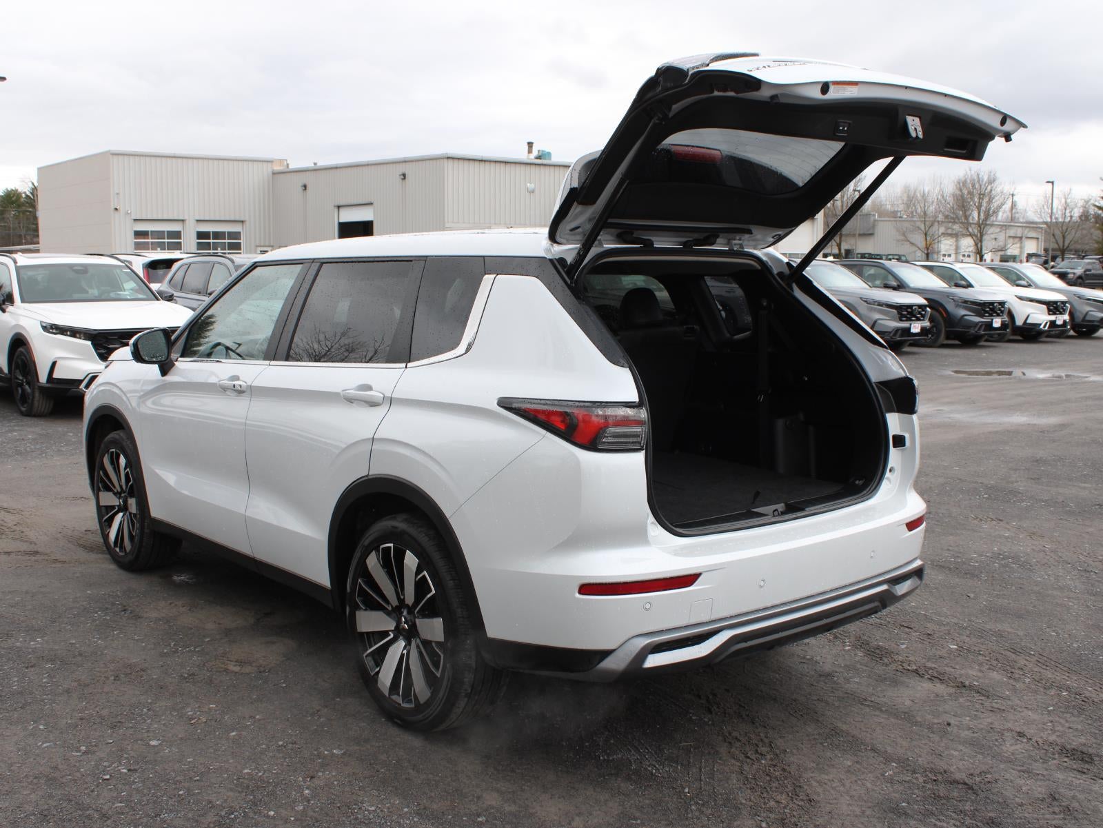 2025 Mitsubishi Outlander SE All Wheel Drive CVT