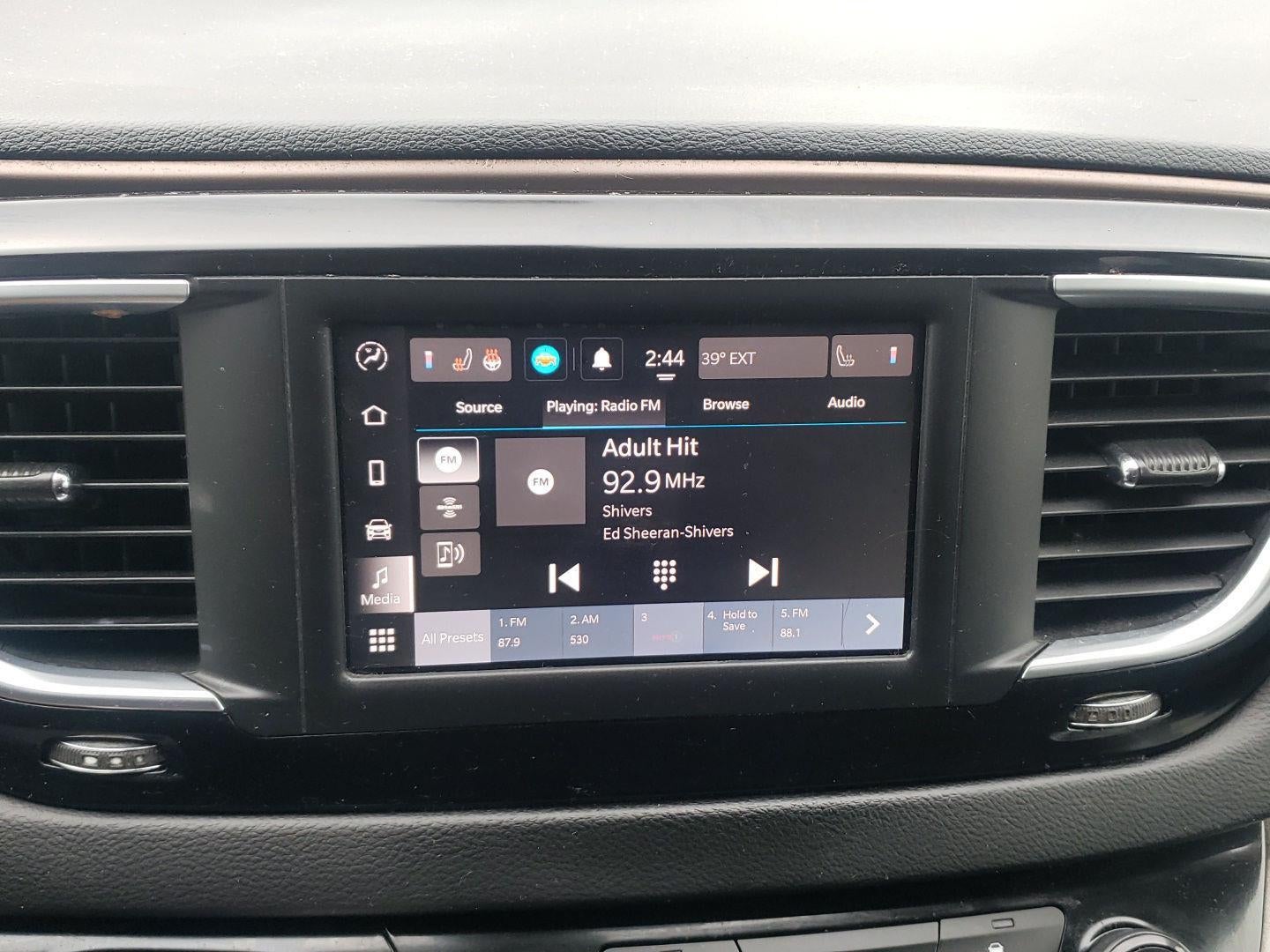 2022 Chrysler Voyager LX