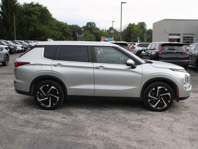 2022 Mitsubishi Outlander SE