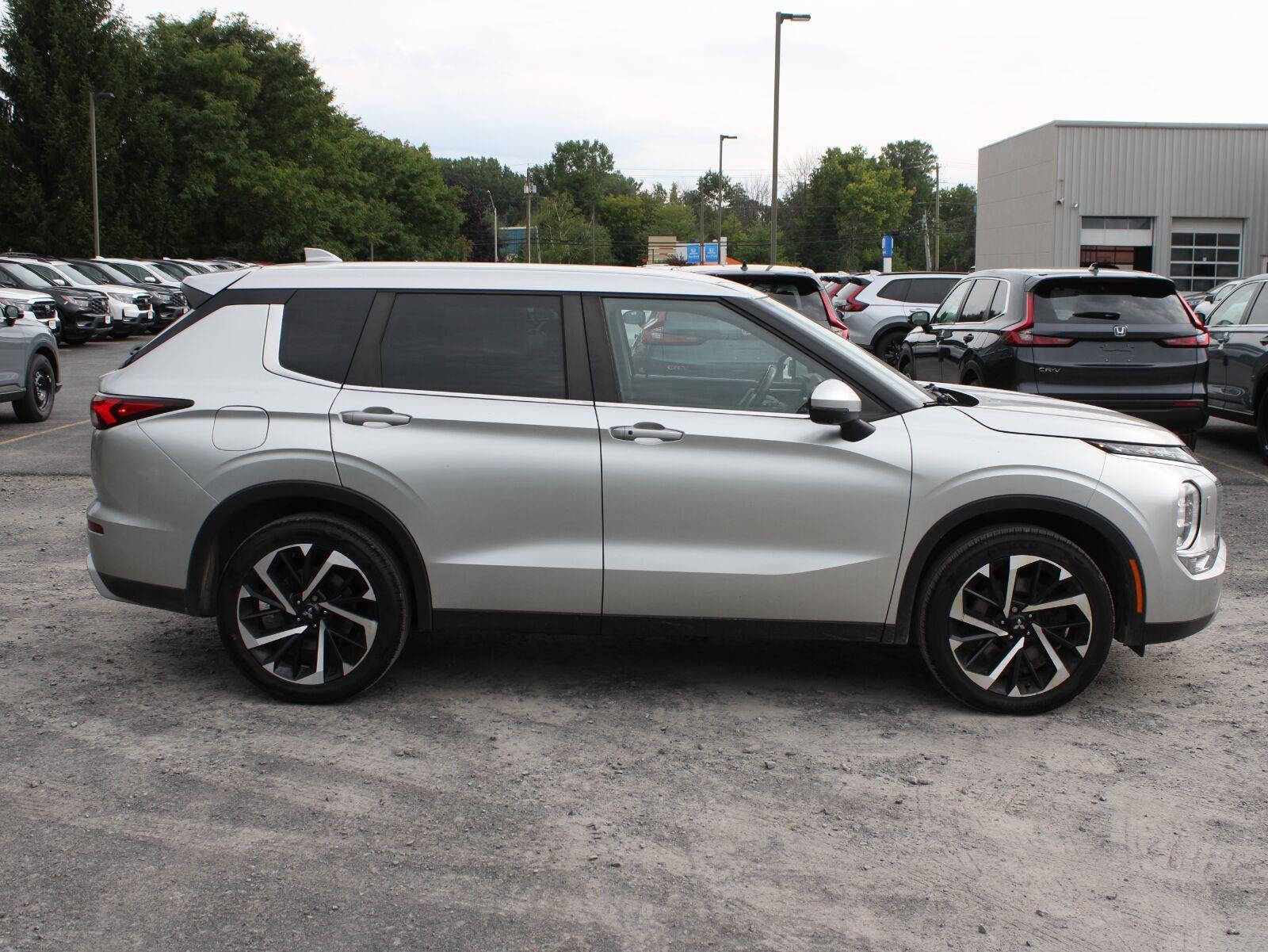 2022 Mitsubishi Outlander SE