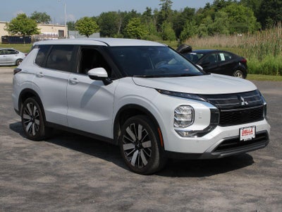 2025 Mitsubishi Outlander SE