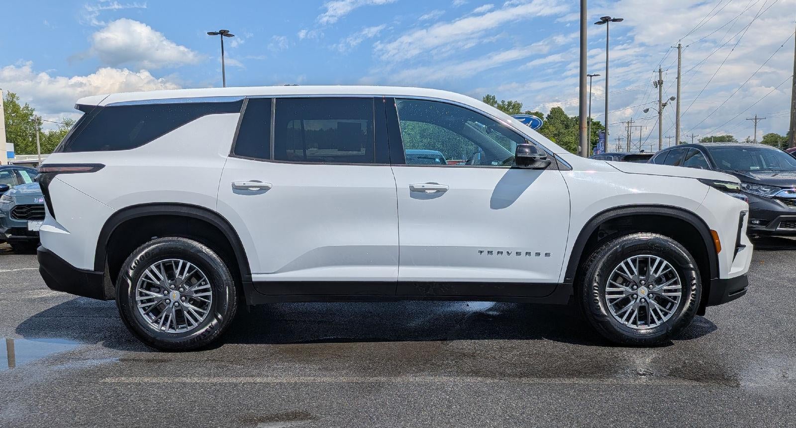 2024 Chevrolet Traverse AWD LS