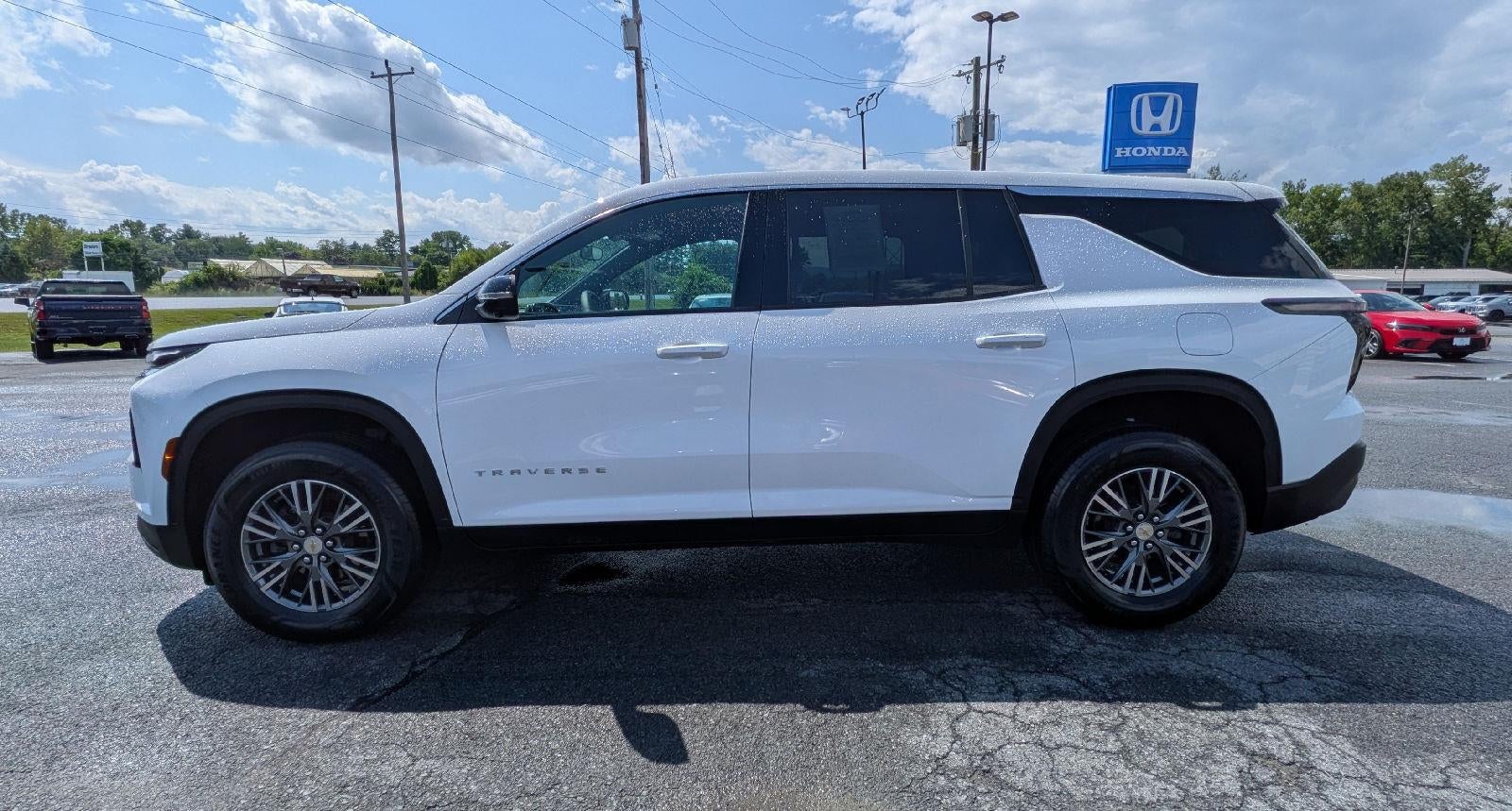 2024 Chevrolet Traverse AWD LS