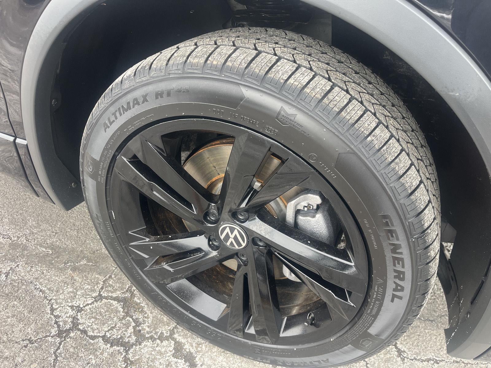 2024 Volkswagen Tiguan SE R-Line Black