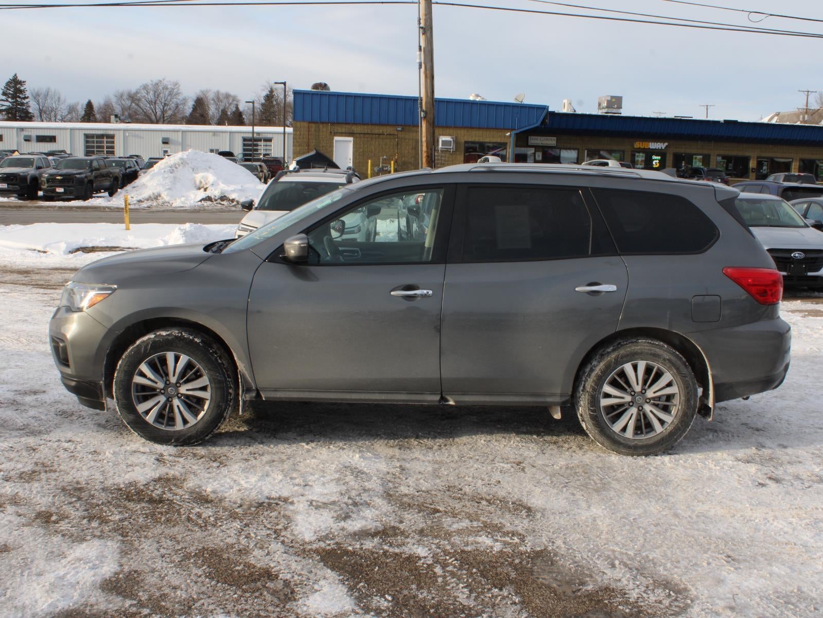 2019 Nissan Pathfinder SV