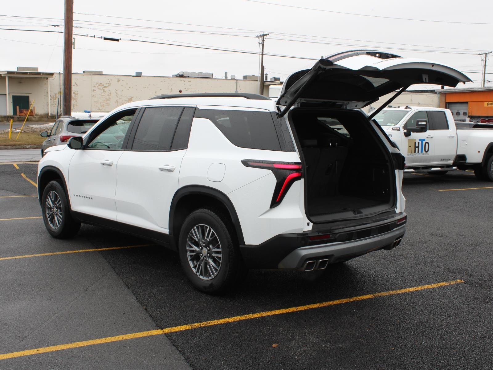 2025 Chevrolet Traverse LT