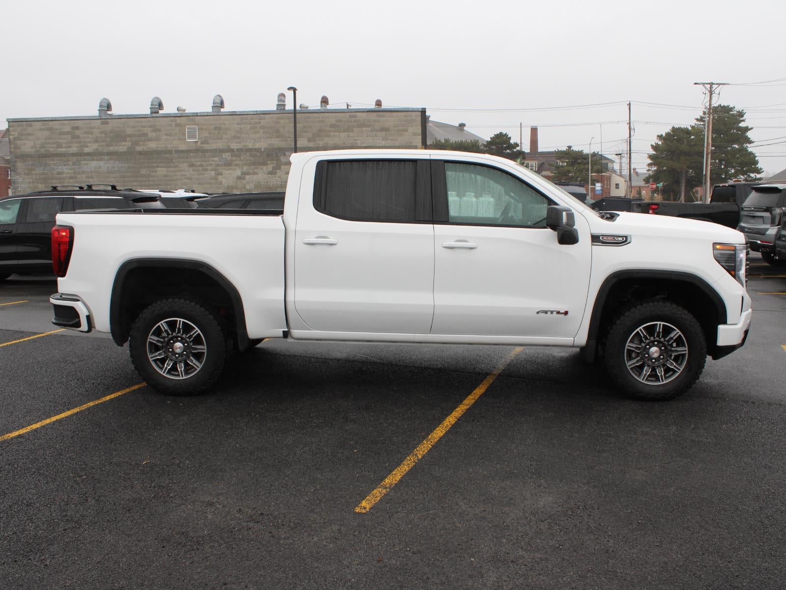 2025 GMC Sierra 1500 AT4