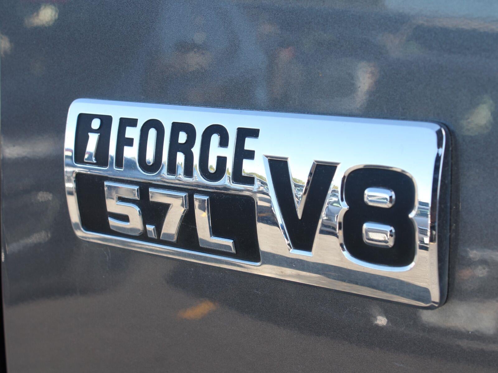 2017 Toyota Tundra SR5 5.7L V8